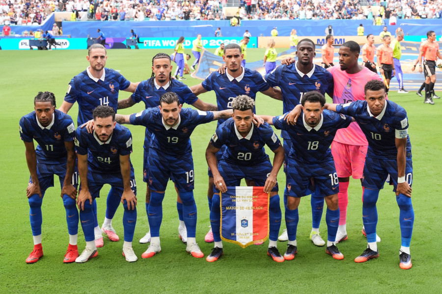 KATASTROFA ZA FRANCUZE: Navijači besni nakon poraza - jedan fudbaler posebno razočarao!