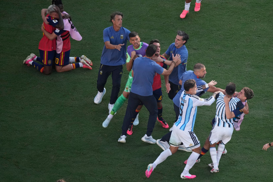 ARGENTINA U NEVERICI! Dani Olmo odbio izvinjenje rivala zbog haosa na kraju Mundijala: