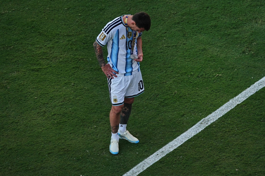 MESI NA ŽESTOKOM UDARU: Legende svetskog fudbala u šoku zbog poteza Argentinca u finalu! (VIDEO)