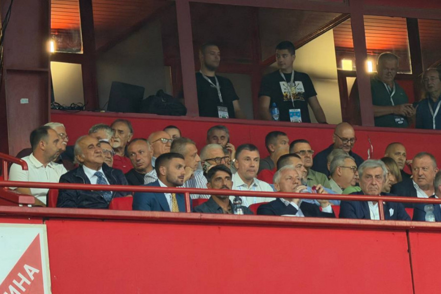 DUŠAN TADIĆ STIGAO NA KARAĐORĐE! Odmah seo pored Paunovića, a sa njima još jedna legenda srpskog fudbala! (VIDEO)