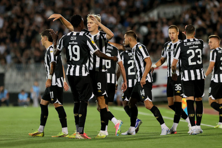 PARTIZAN - UNA ŠTRASEN: Crno-beli su duplirali prednost - dominacija izabranika Saše Ilića!