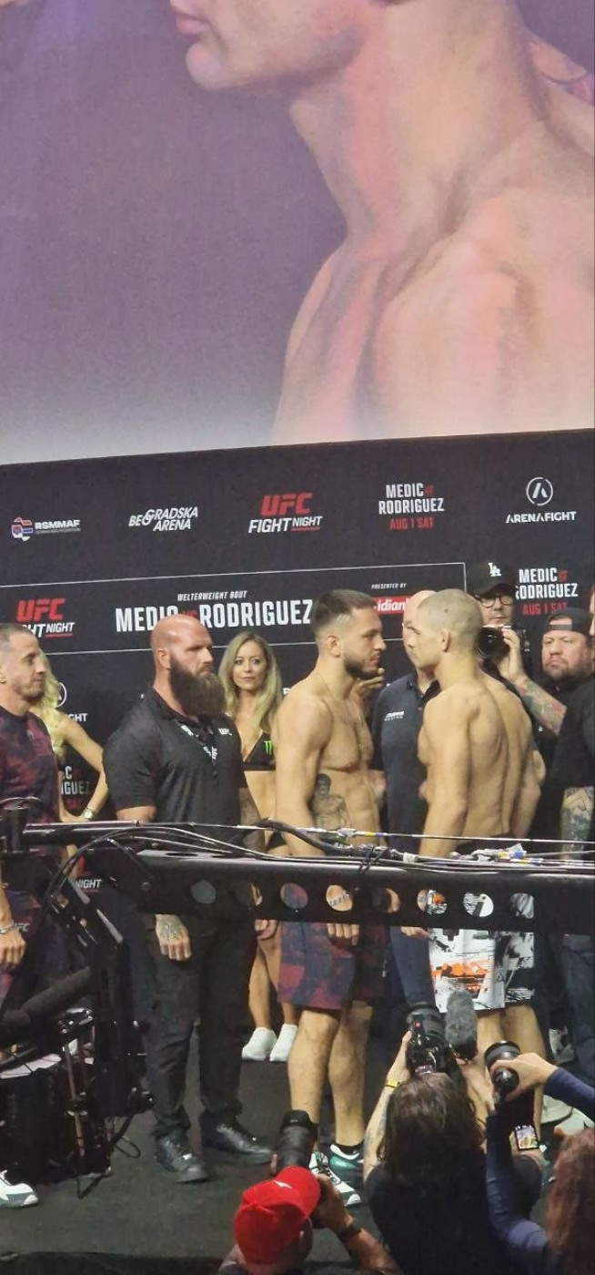 Gromoglasan aplauz - Miloš Janičić stigao na UFC face off!