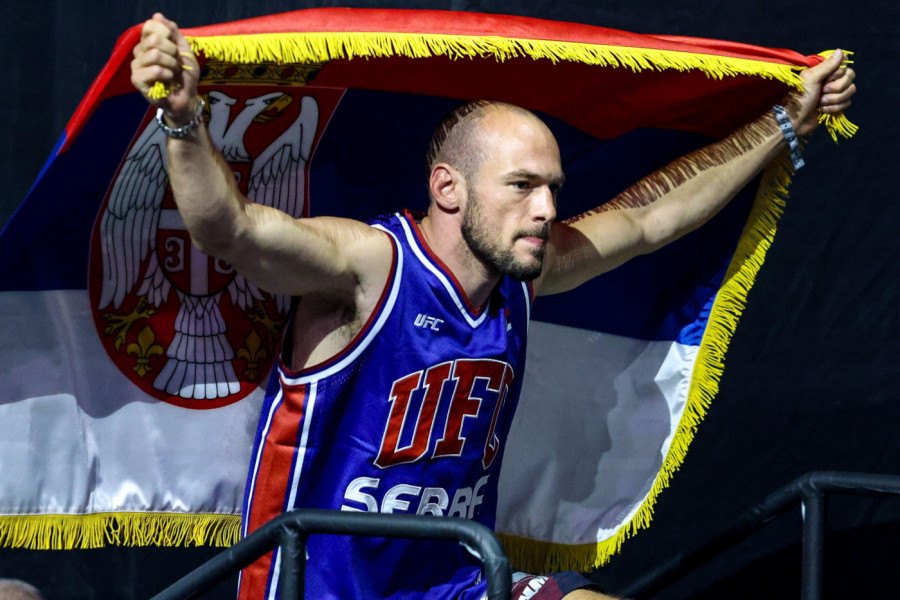 MEDIĆ "RASPALIO" EMOCIJE U ARENI: Srbin uz Vidovdan izašao na glavnu UFC borbu!