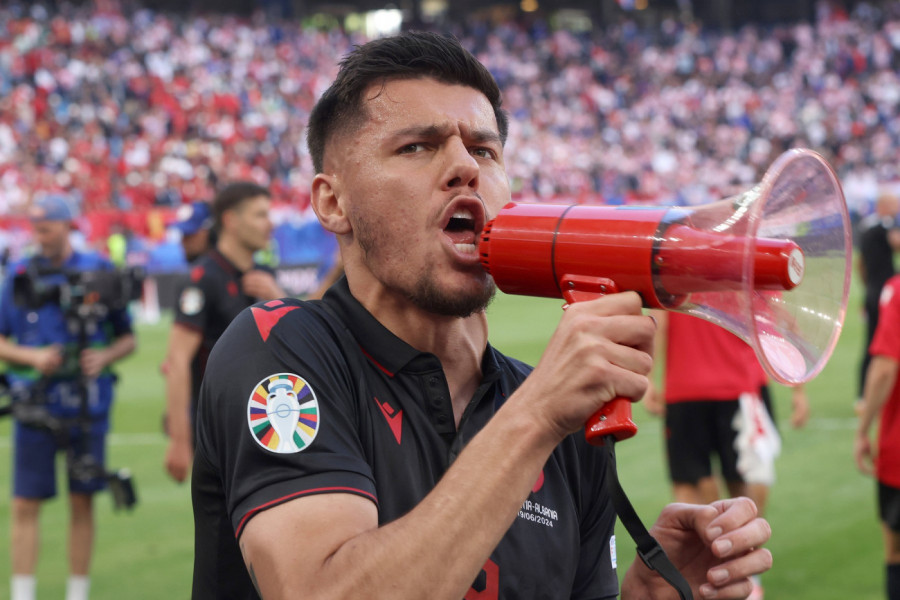 ZVEZDINA BRAĆA DIŽU BUNU! Navijači Spartaka napravili haos po Rusiji zbog potpisa srbomrsca iz Albanije! (FOTO)