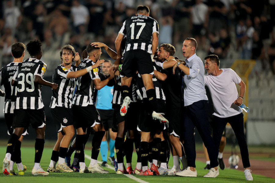 PARTIZAN - TOBOL: Konačno - promena na semaforu u skladu sa igrom na terenu! (VIDEO)