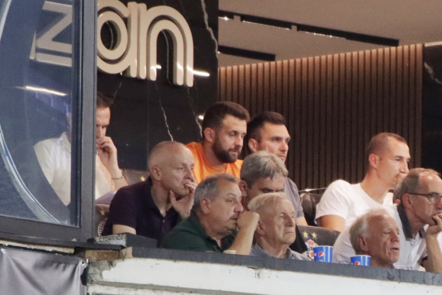 DA LI ONI PREUZIMAJU FK PARTIZAN? Fotoreporter Sportissimo ih je uhvatio večeras na JNA - ako ode sadašnja uprava crno-belih, sprema se velika promena! (FOTO)