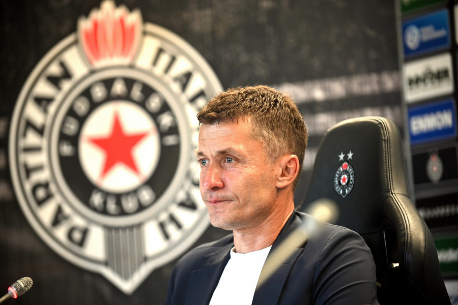 SAŠA ILIĆ ZAGRMEO PRED PUT U KAZAHSTAN: Strateg Partizana otkrio šta mu najviše smeta kod ekipe uoči meča sa Tobolom (VIDEO)