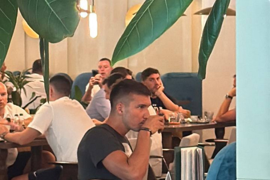 BOGDAN BOGDANOVIĆ STIGAO NA OKUPLJANJE REPREZENTACIJE: Slavni bek uvek uz "orlove"! (FOTO,VIDEO)