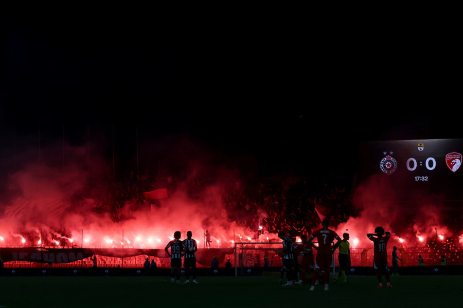 GROBARI POZVALI IGRAČE: Emotivne scene u Humskoj nakon poraza (VIDEO)