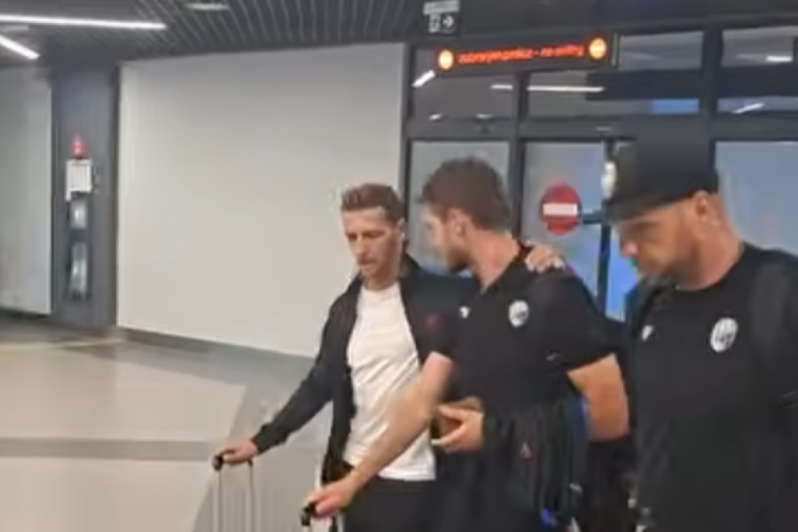 EKSKLUZIVNO! Fudbaleri Plzenja sleteli u Beograd posle kvara na avionu - evo šta su nam rekli o paklu pred meč sa Zvezdom! (VIDEO)