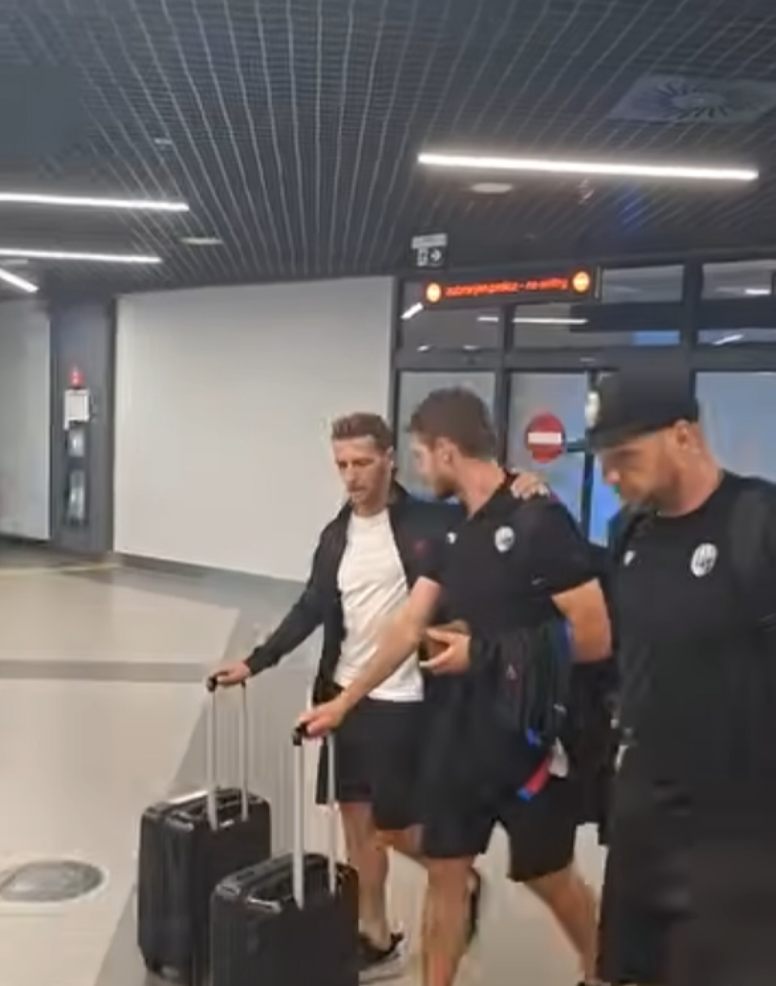 Fudbaleri Viktorije Plzenj posle drame u avionu sleteli u Beograd