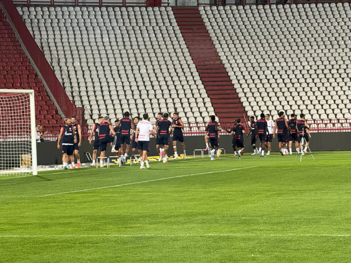Fudbaleri Crvene zvezde odradili poslednji trening pred meč sa Viktorijom
