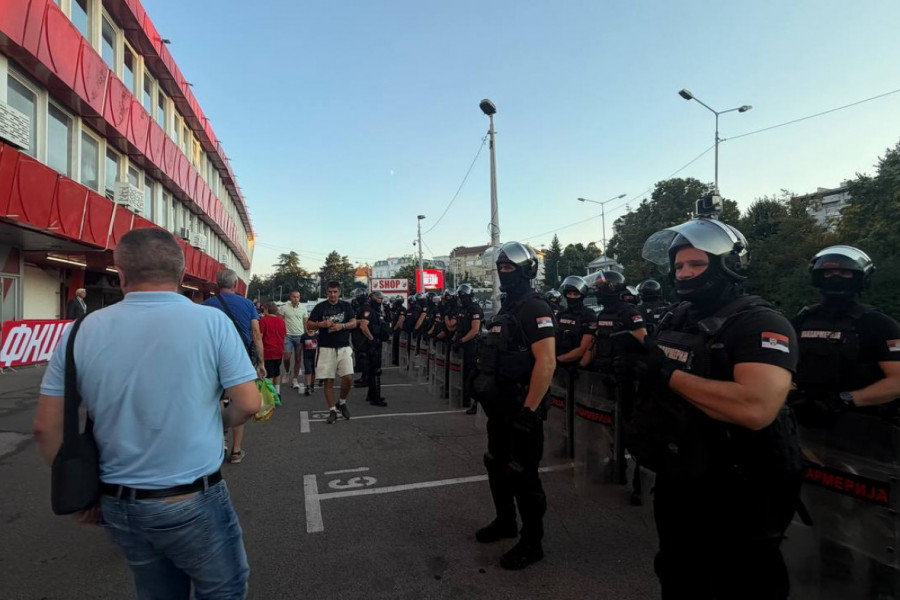 NIKAD VIŠE POLICIJE ISPRED MARAKANE! Pogledajte jake mere bezbednosti pred meč Crvene zvezde i Viktorije Plzenj (VIDEO)