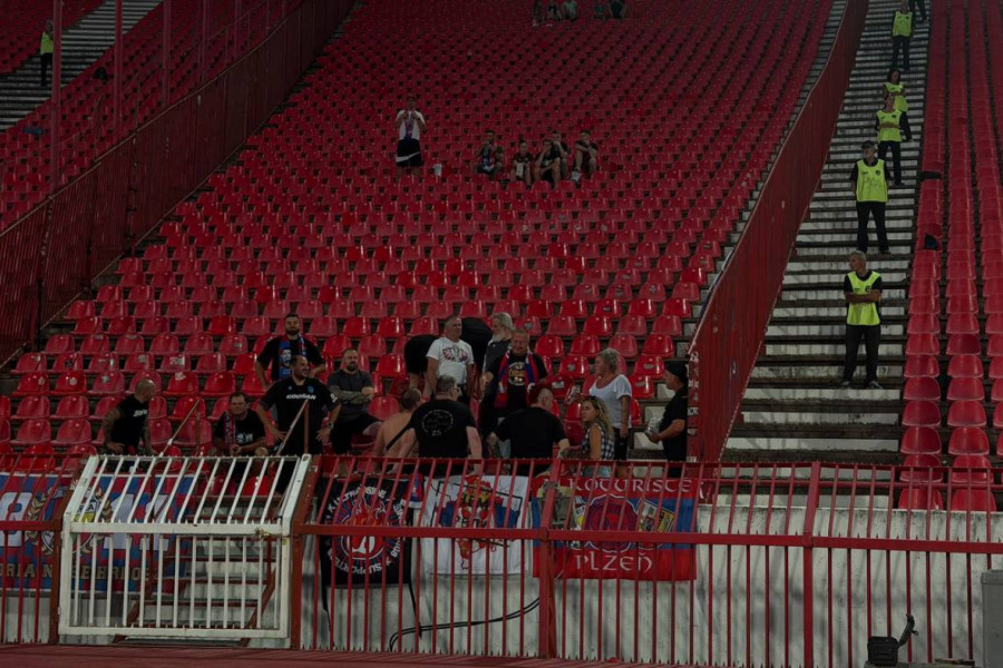 SRBIJA ODUŠEVLJENA SCENOM NA ZVEZDA - VIKTORIJA PLZENJ! Ovo su uradili češki navijači na Marakani! (FOTO)