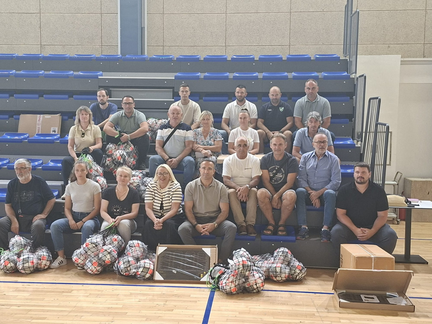 FSS dodelio semafore i sportsku opremu ženskim fudbalskim klubovima