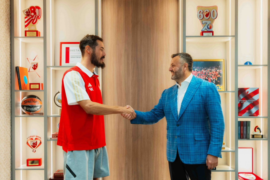 NIKOLA KALINIĆ NA NOVOM RADNOM MESTU! Pogledajte šta legendarni Srbin radi na prvom treningu Crvene zvezde u novoj sezoni! (VIDEO)