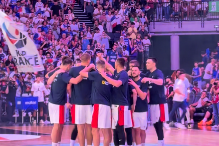 SRBIJA DOBILA SPEKTAKULARAN DOČEK: Pogledajte kako je publika u Orleanu pozdravila košarkaše pred meč sa Francuskom (VIDEO)