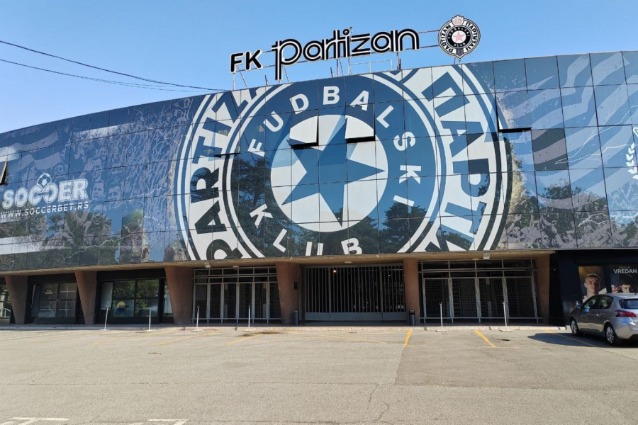 A NA STADIONU PARTIZANA... Posle najburnije noći u novijoj istoriji crno-belih, evo šta se dešava u Humskoj (VIDEO)