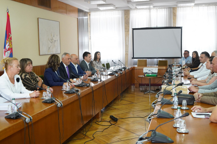 ULAGANJE U SPORTSKU INFRASTRUKTURU: Potpisani ugovori za 10 projekata vrednih preko 75 miliona dinara