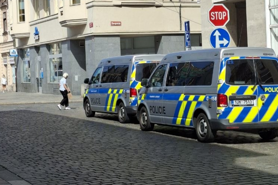 OPSADNO STANJE U PLZENJU! Češka policija u strahu od delija, pogledajte ove scene pred meč Viktorija - Zvezda! (VIDEO)