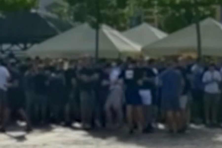 DELIJE ZAVRŠILE U "KAVEZU": Pogledajte kako ih je češka policija opkolila (VIDEO)