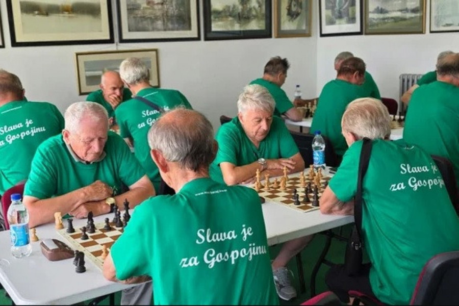 SVAKI POTEZ ČUVA USPOMENU! Memorijalni turnir 'Vojislav Lukačev' okupio šahiste iz cele Vojvodine (FOTO)