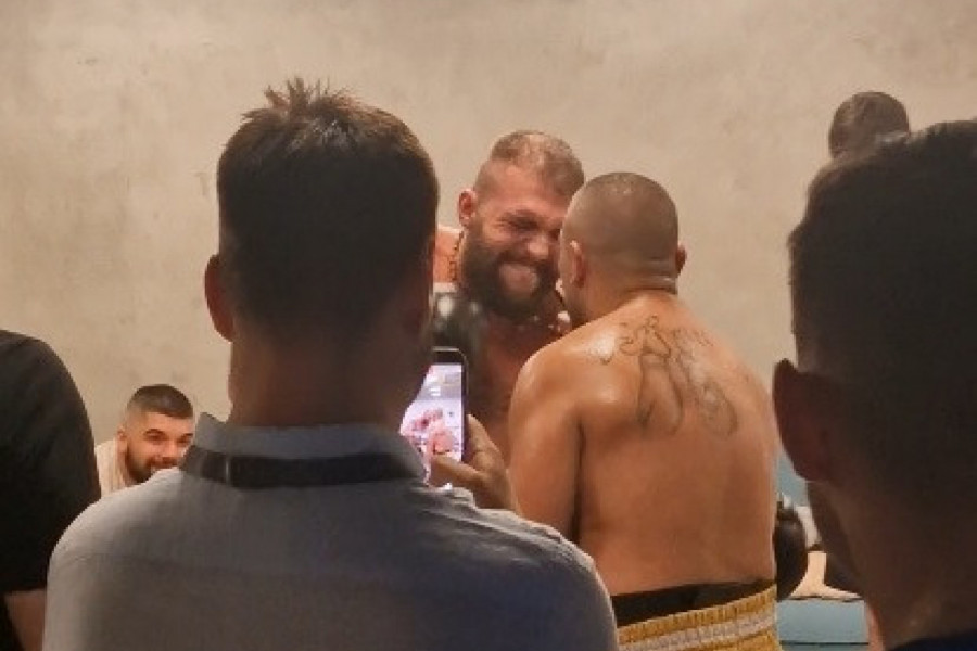 URNEBESNO! Ovako je Aleksandar Konovalov slavio sa Veljkom Ražnatovićem svoju pobedu na Balkan boxing 11 (VIDEO)