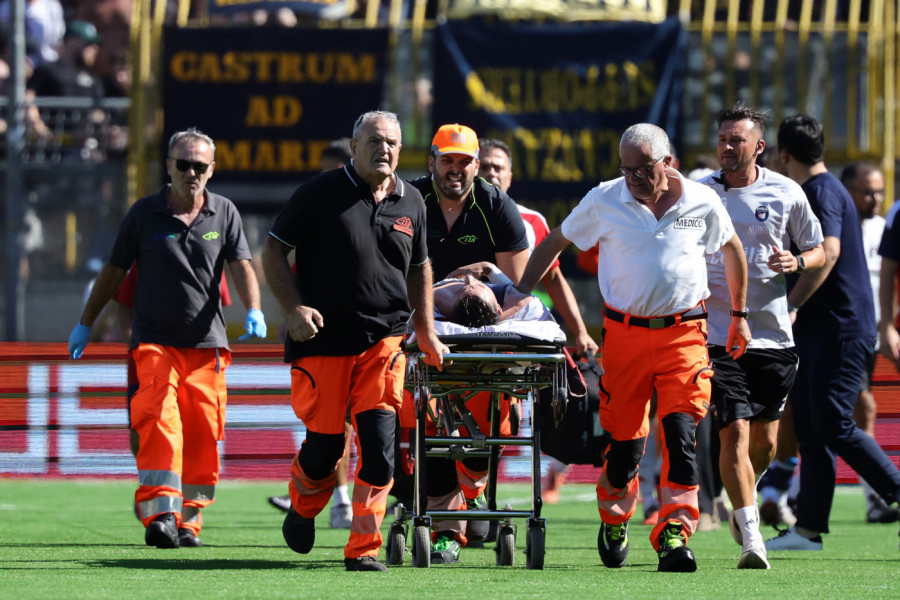 STRAŠNE SCENE: Božinov kolabirao na utakmici, hitno prebačen u bolnicu!