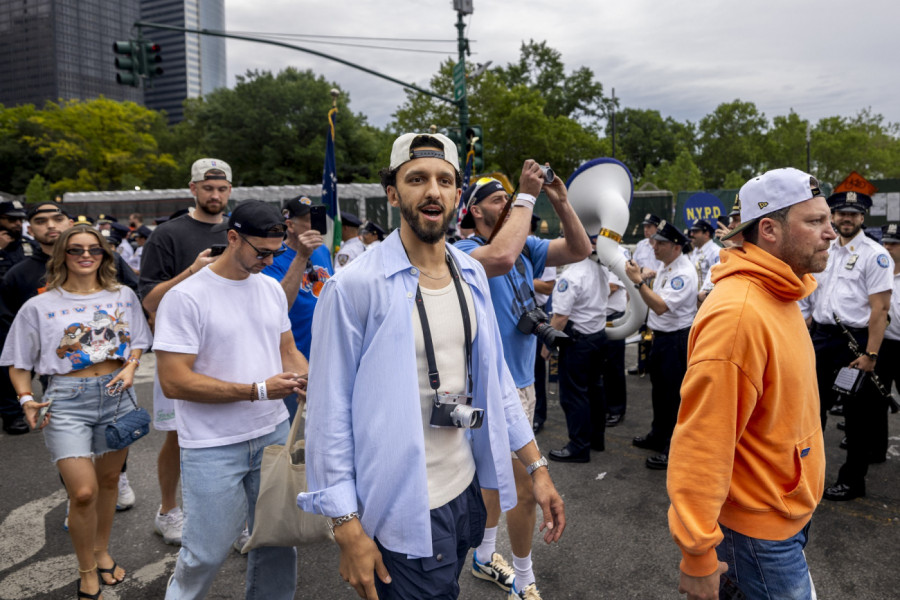 NBA ŠAMPION ZAMENIO PROFESIJU! Šokantne fotke sa US Opena - pogledajte šta radi bek Niksa dok pauzira od košarke (FOTO)