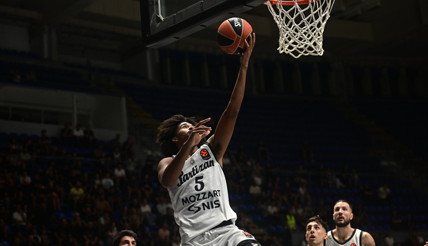 "OSETIO SAM DA JE VREME ZA PARTIZAN": Itan Tompson otkrio kako je izabrao crno-bele i šta mu je rekao Karlik Džons!
