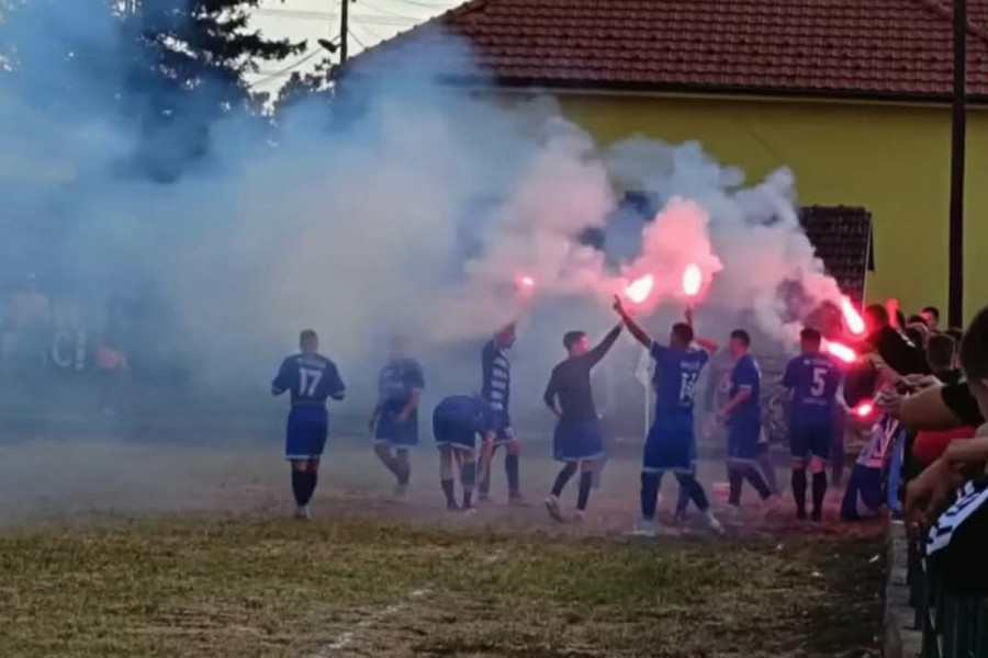 POVRATNIK REŠIO KOMŠIJSKI DERBI: Aleksić het-trikom pred 500 navijača predvodio Slobodu do treće pobede!