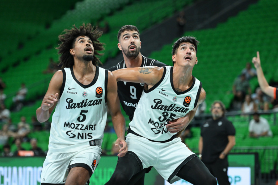 SUROVA KAZNA ZA PARTIZAN! Ovako je PAOK dao neverovatnu trojku uz zvuk sirene na turniru "Pavlos Janakopulos" u Atini (VIDEO)