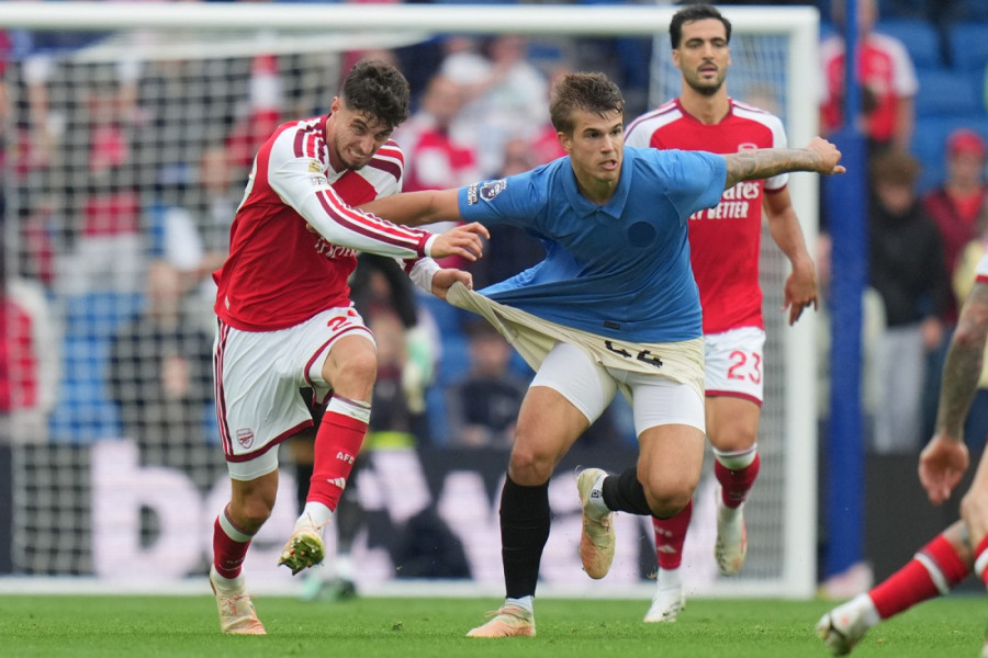 ARSENAL NIJE ZNAO ŠTA GA JE SNAŠLO! Brajton lupio šamarčinu šampionu! (VIDEO)