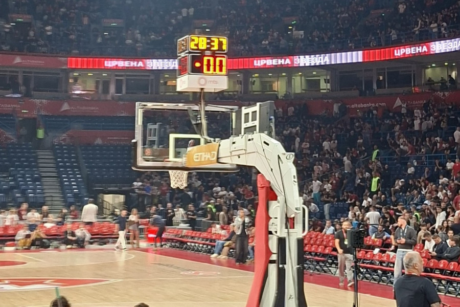Delije spremile doček da se naježiš: Pogledajte šta su navijači Zvezde okačili na tribine Arene (FOTO)