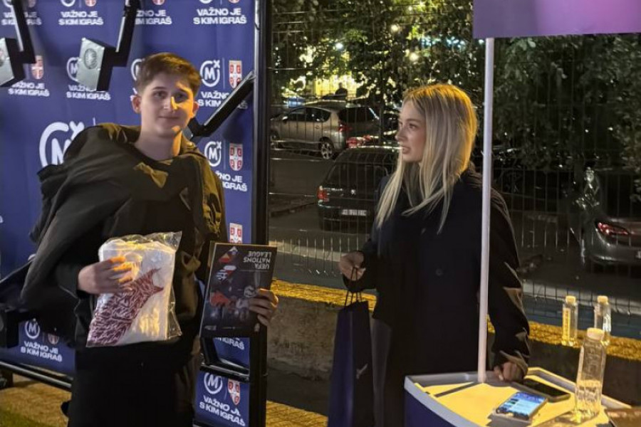 Sportissimo štand na Marakani: Navijači se dobro zabavili uoči duela Srbije i Grčke (VIDEO)