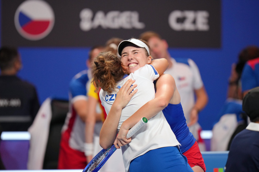 Češka u finalu: Muhova i Noskova srušile Španiju za svetski tron