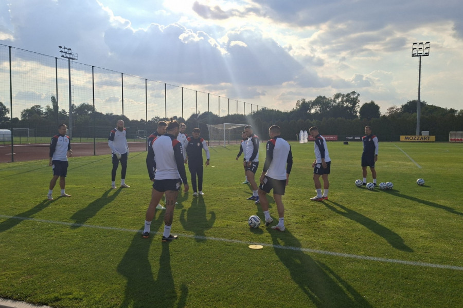 Veljko Paunović i reprezentativci Srbije u "ševi": Sjajna atmosfera u Staroj Pazovi pred meč sa Holandijom (FOTO, VIDEO)