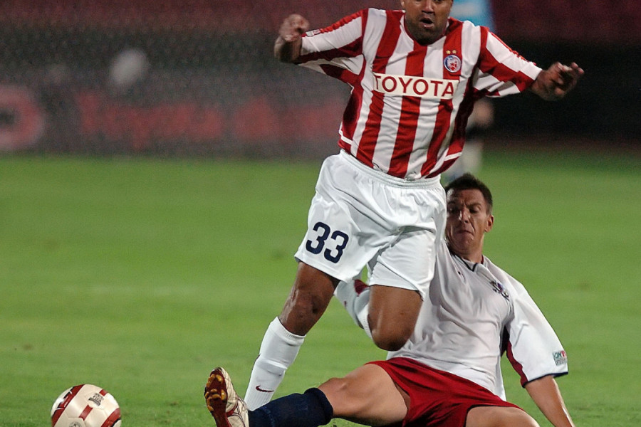 Ailton ne može bez piva: Čuveni centarfor i bivši as Crvene zvezde napravio šou pred legendama Real Madrida (VIDEO)