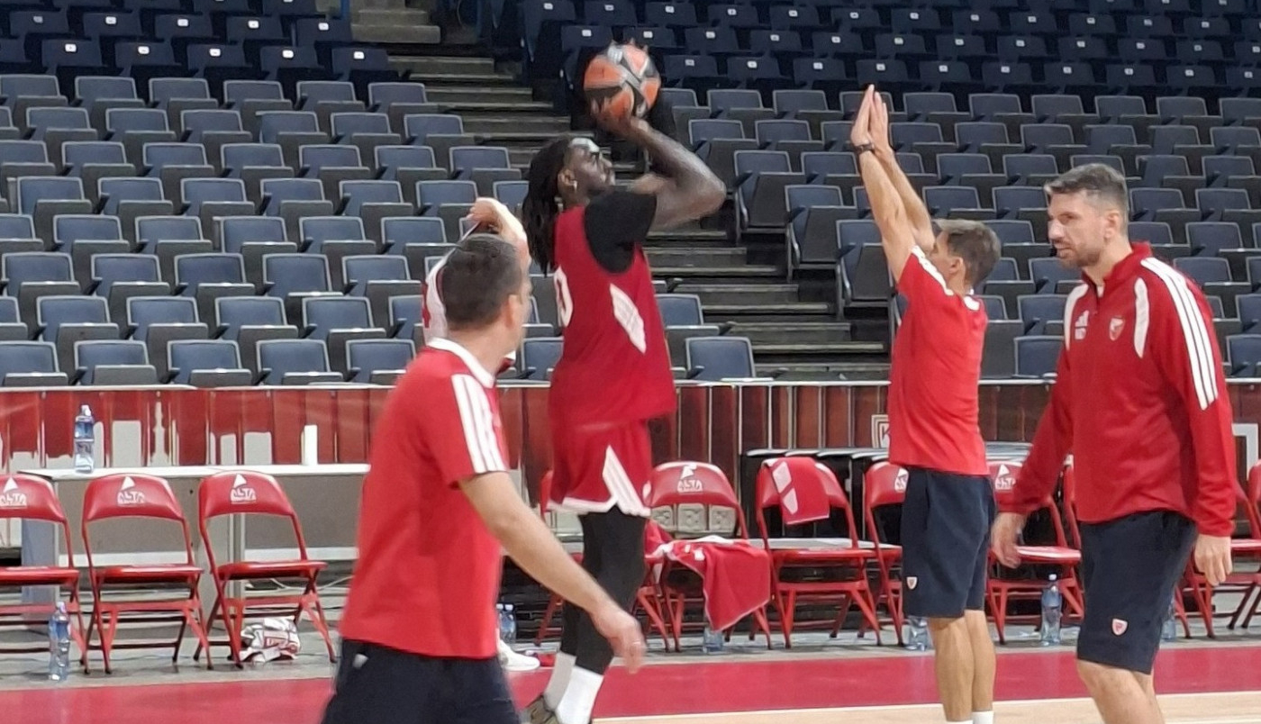Motli spreman da se iskupi za košmarnu igru: Pogledajte šta igrač Zvezde vežba na treningu pred Hapoel (VIDEO)
