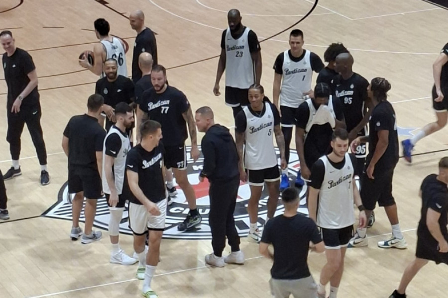 Pojačanje Partizana stiglo na trening: Crno-beli rešavaju gorući problem, već je zadužio opremu i broj (VIDEO)