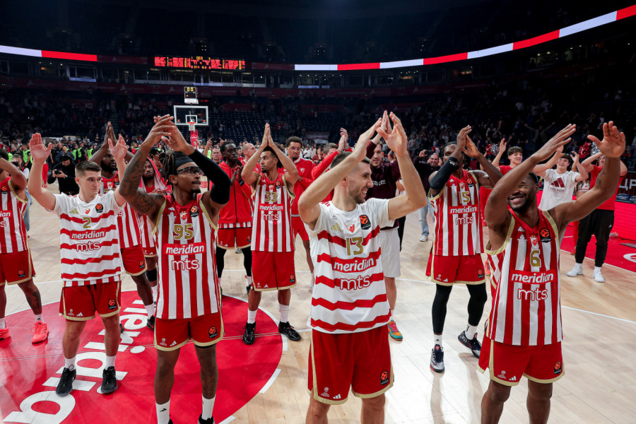 Nižu se duhoviti komentari na društvenim mrežama! Ovako su delije prokomentarisale dramatičnu situaciju na meču Zvezda-Efes!