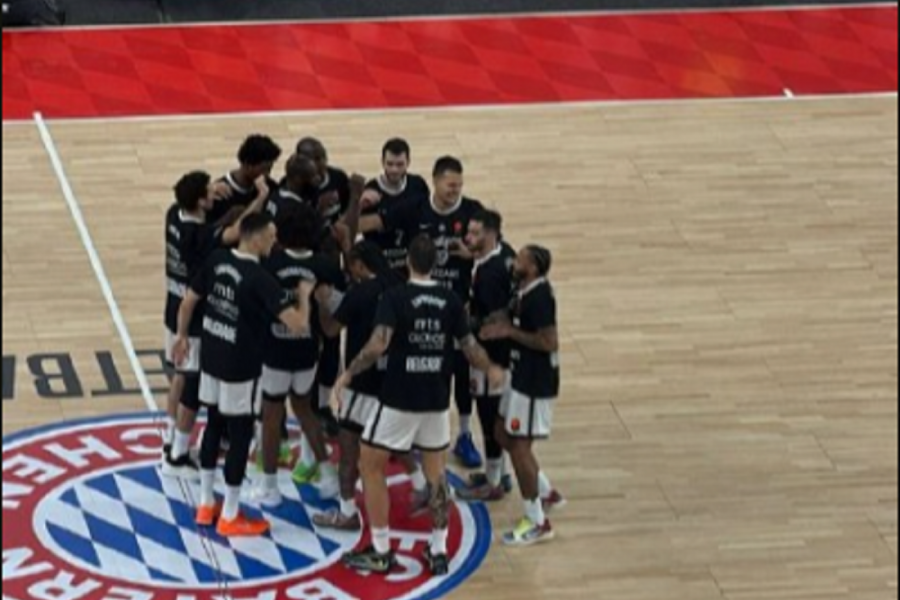 Arena u Minhenu obojena u crno-belo: Izlazak igrača Partizana zapalio tribine i napravio ludilo! (VIDEO)