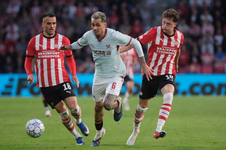 Filipu Kostiću baš prija Ajndhoven: Samo tri minuta mu je bilo potrebno da učvrsti pobedu PSV!
