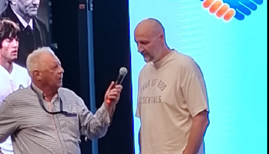 Dino Rađa emotivan posle projekcije filma o sebi u Ulcinju (VIDEO)