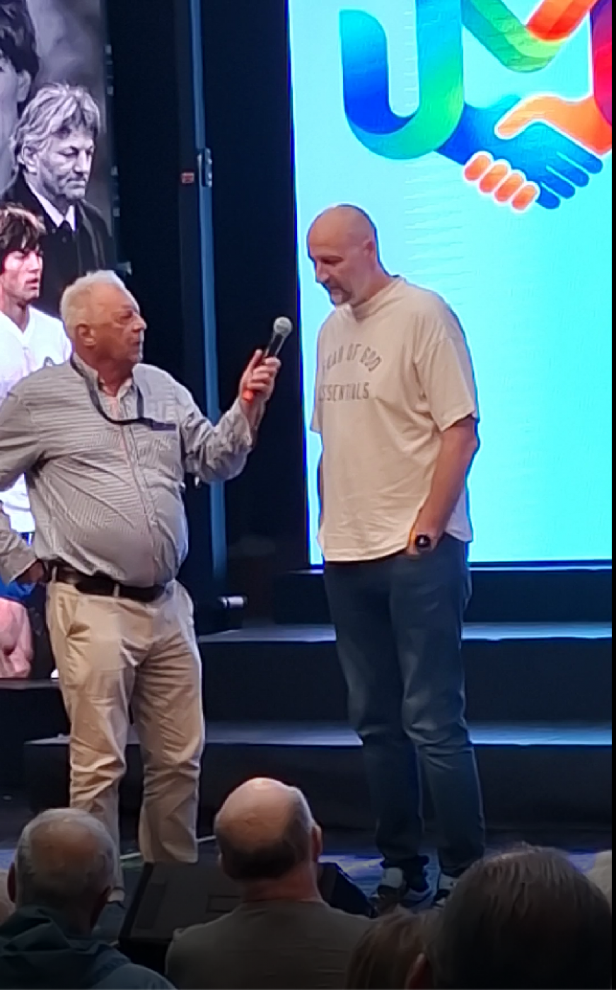 Dino Rađa emotivan posle projekcije filma o sebi u Ulcinju