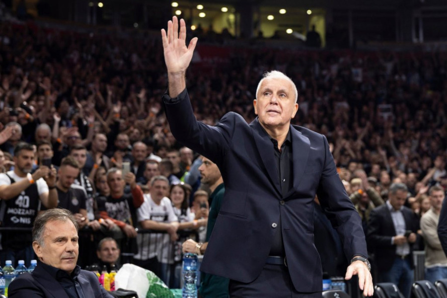 Ko je devojčica koju je Željko Obradović poljubio? Bila mu je talija i dok je trenirao Partizan (VIDEO)