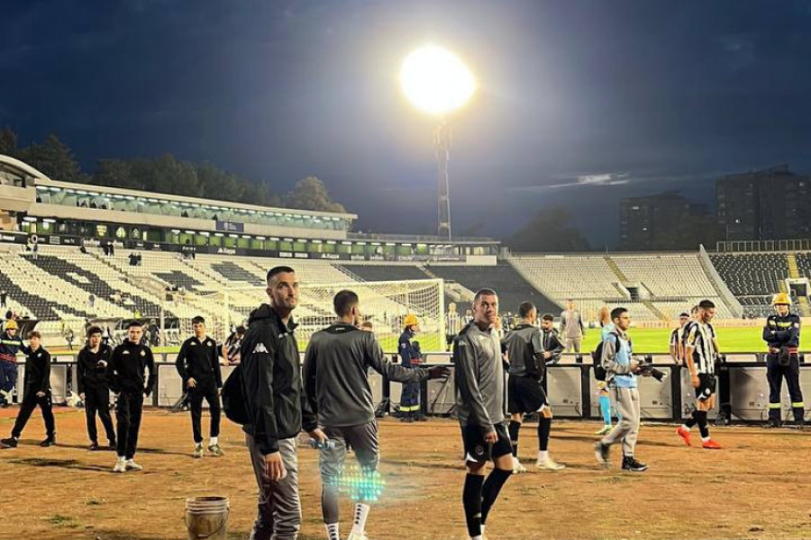 Grobari oterali fudbalere Partizana: Tužne scene u Humskoj (VIDEO)