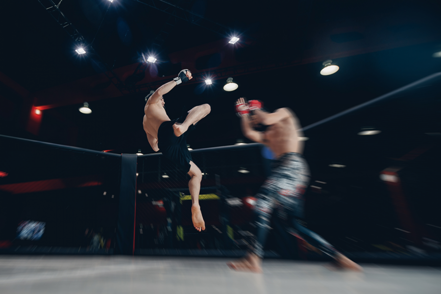 Bizarna MMA tragedija: Nokautirao rivala, pa njega sudija (VIDEO)
